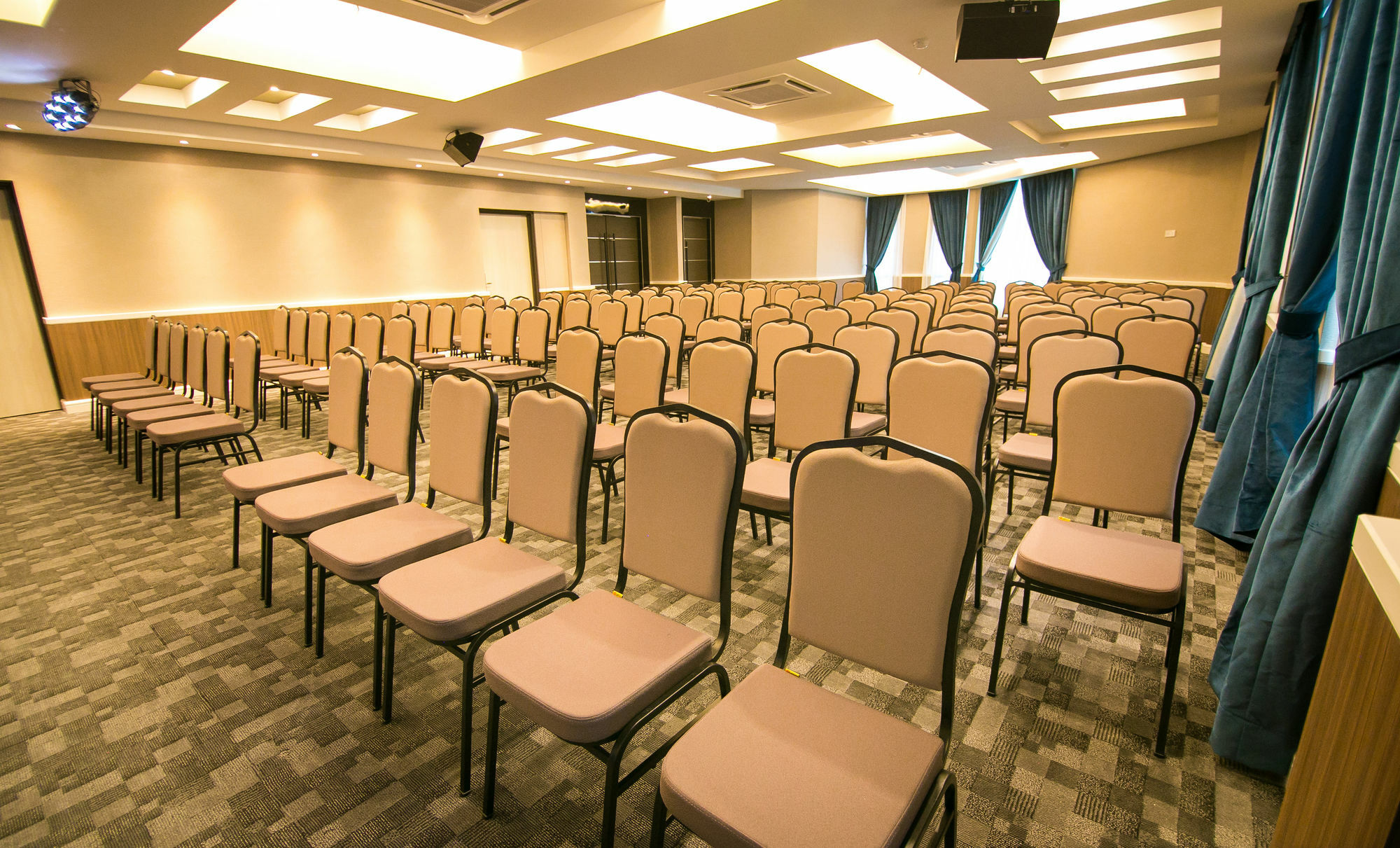 Indra Hotel - Boutique Suites Ipoh Kültér fotó