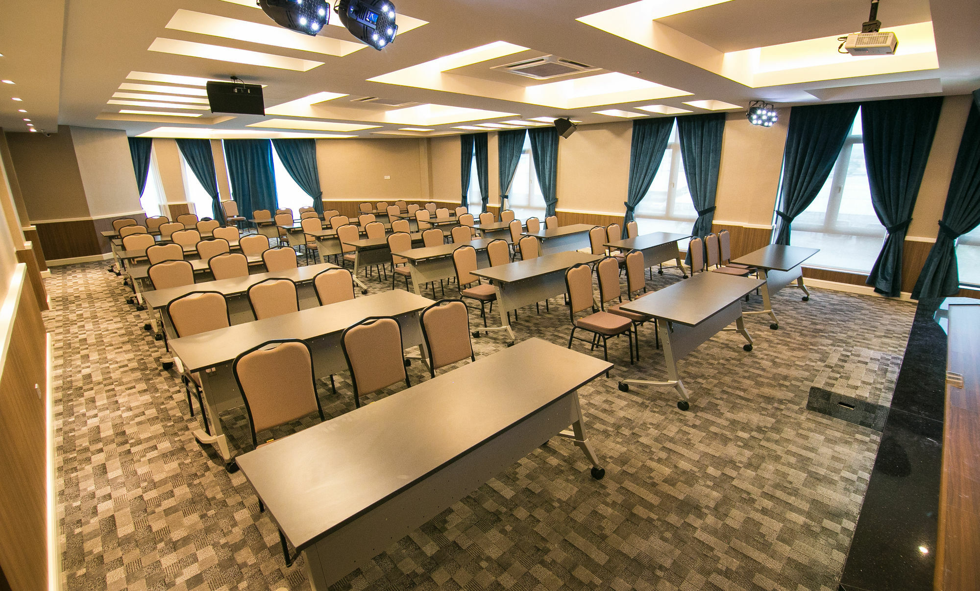 Indra Hotel - Boutique Suites Ipoh Kültér fotó